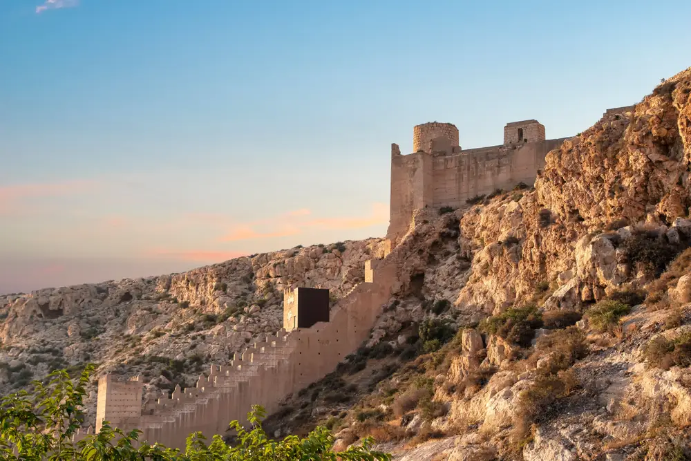 Murallas de la Alcazaba de Almería al atardecer